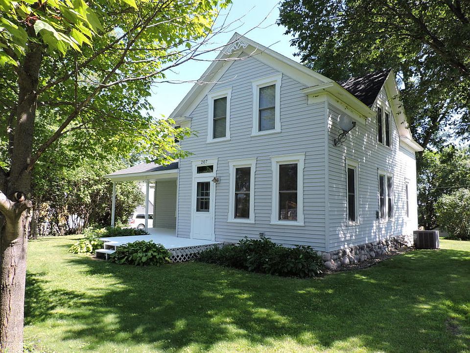 1st image of 207 2nd St S