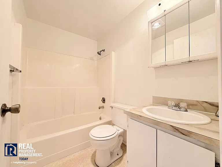 450 Pearl St #460 — Photo 10