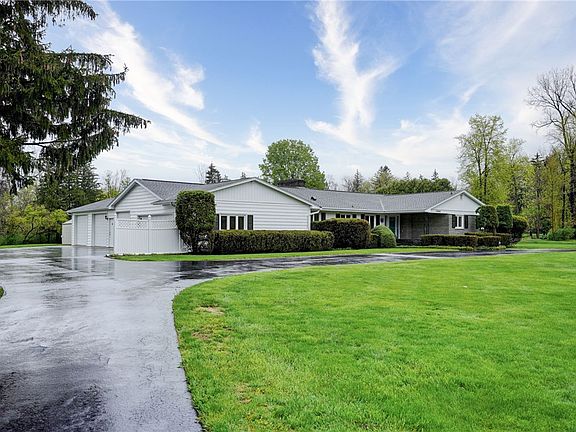 3rd image of 3900 Lake Rd N
