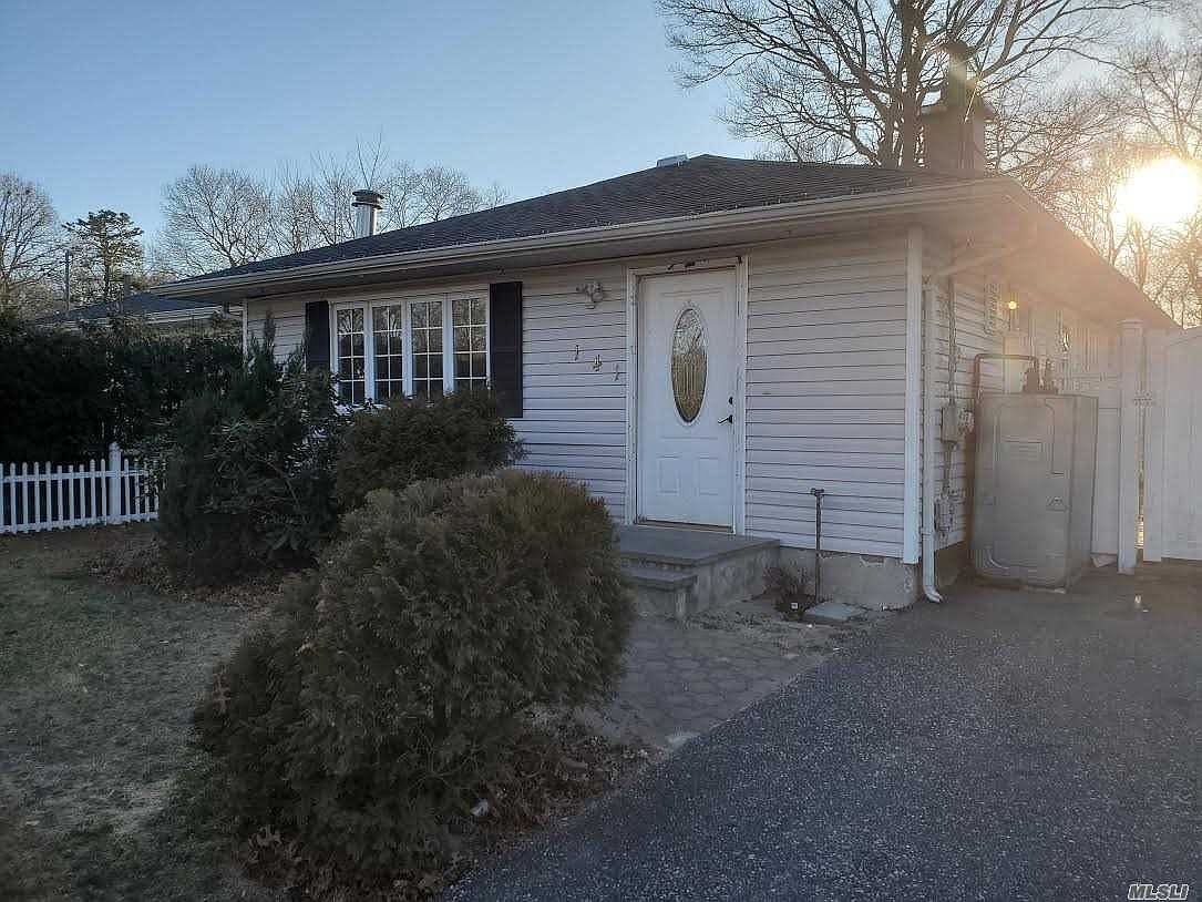 141 Revilo Ave, Shirley, NY 11967 Zillow