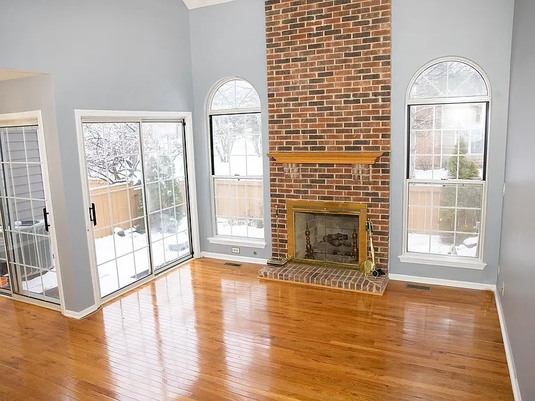 53 Stevens Dr — Photo 2