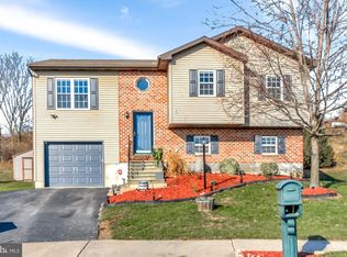 1597 Scotch Dr, York, PA 17404