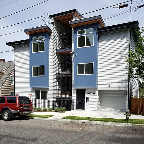 5200 22nd Ave NE #401 Photo 1