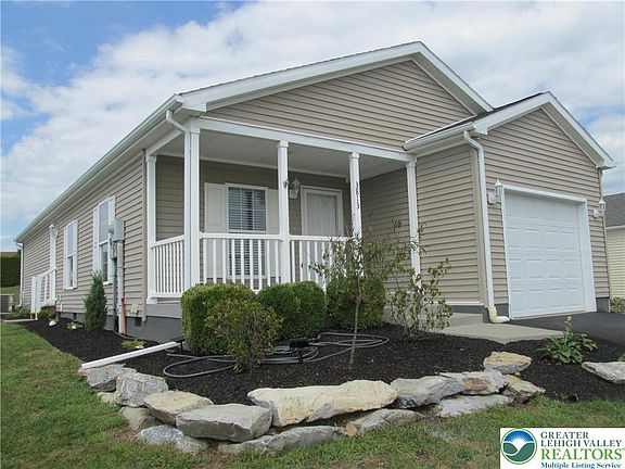 3rd image of 3813 Belcourt Rd