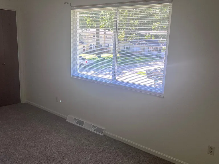 3365 Hiwood Ave — Photo 12