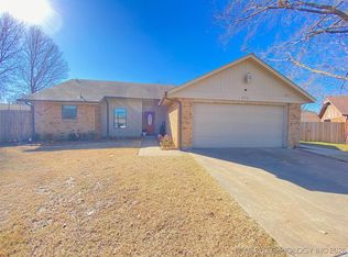 809 Warwick Dr, Muskogee, OK 74403