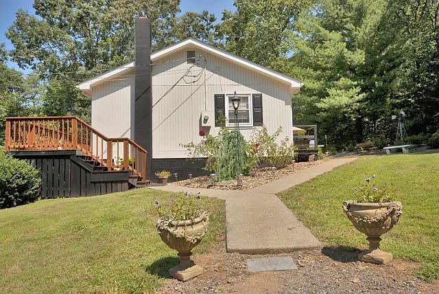 2nd image of 224 Fox Hollow Rd
