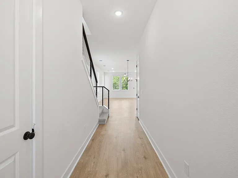 1608 Kit Cir — Photo 5