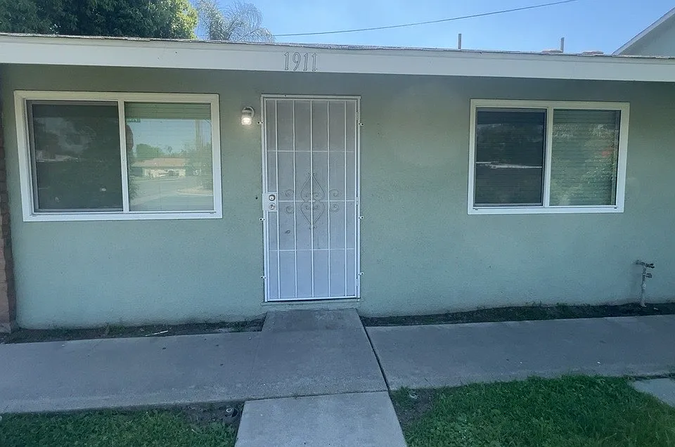 1911 W Princeton Ave