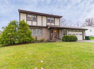 111 Maplewood Dr, New Middletown, OH 44442