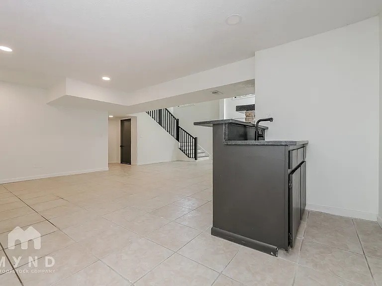 527 Lancelot Dr — Photo 10