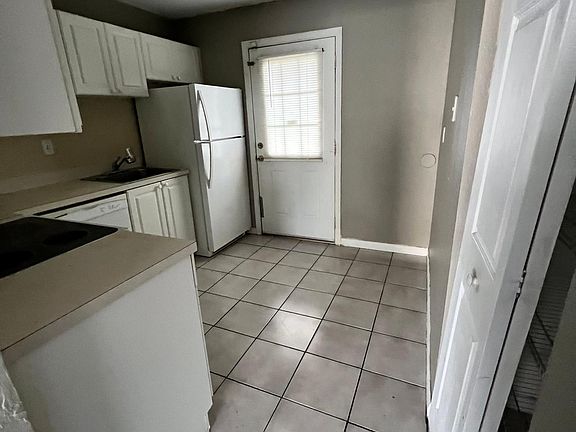4th image of 313 Oak Rose Ln