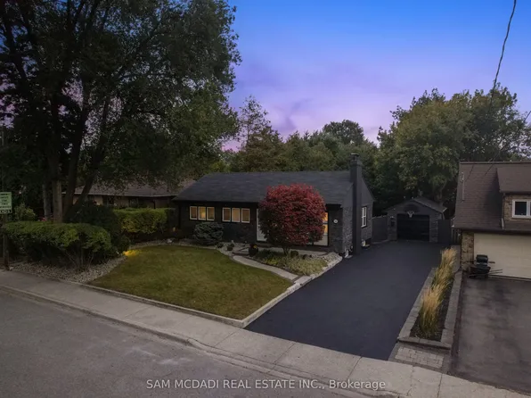 1140 Halliday Ave, Mississauga, ON L5E 1P9