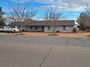 22117 Broken Lance Rd, Apple Valley, CA 92307