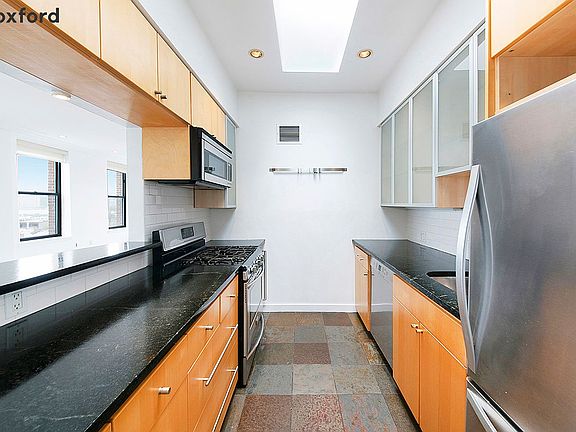 4th image of 1 Tiffany Pl APT 5L