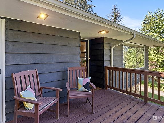 5th image of 2102 E Phinney Bay Drive