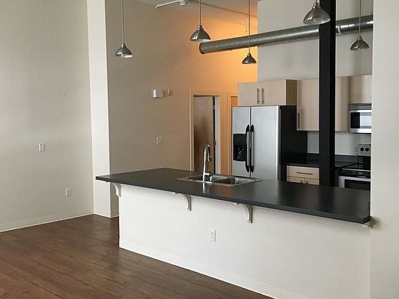 2nd image of 1320 N St APT 1