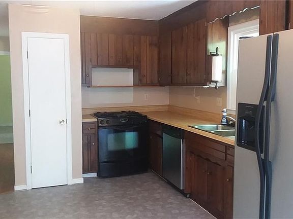 5th image of 8318 Foxberry Dr