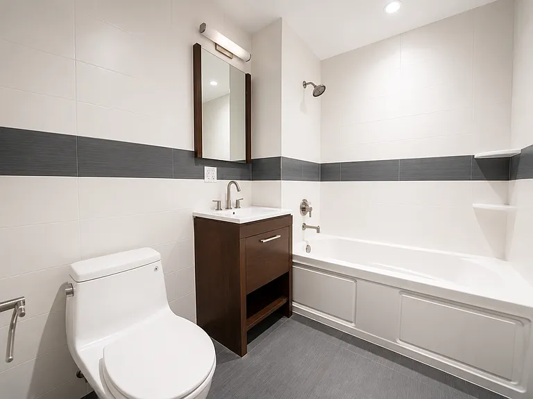 2718 Hoyt Ave S #6A — Photo 10