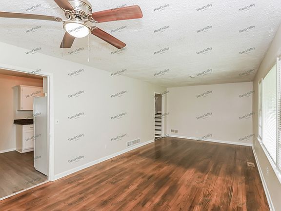 5th image of 38 Lynhaven Dr