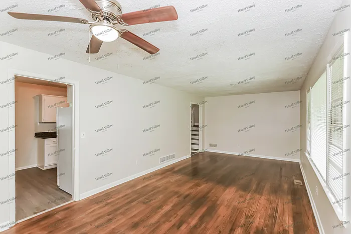 38 Lynhaven Dr — Photo 5