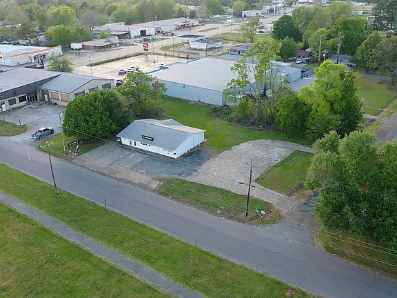 2nd image of 422 Main St