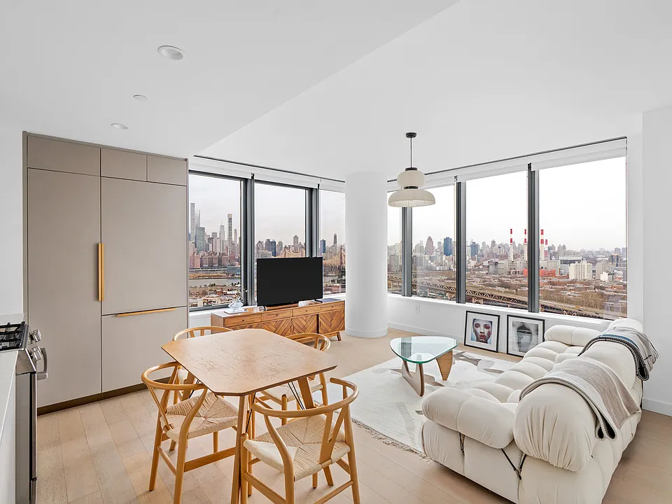 3 Court Sq #2902
