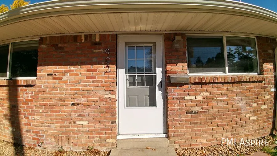 "Charming 2-Bed Retreat in Longmont's Heart Discover Comfort on Tulip St!" — Photo 3