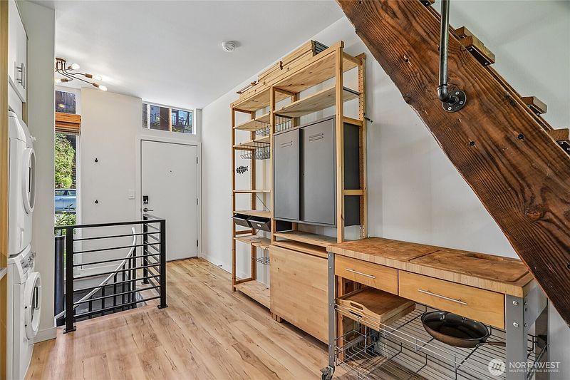4th image of 3857 21st Avenue SW