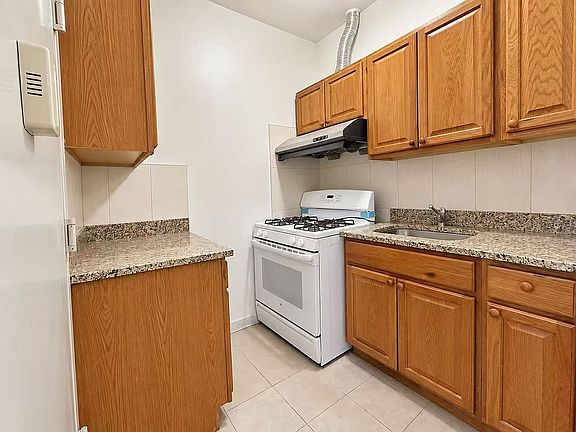 3rd image of 29 Oliver St APT 4F