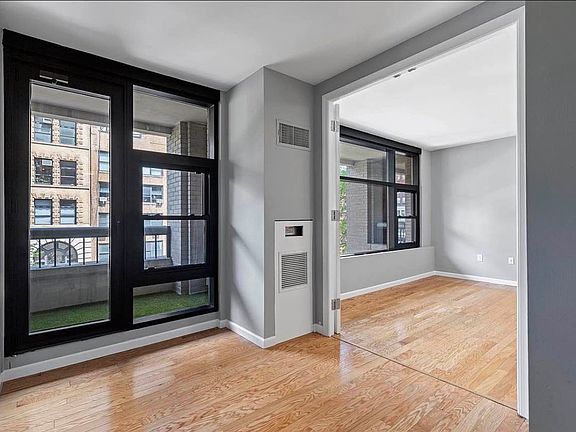 3rd image of 120 W 23rd St APT 4C