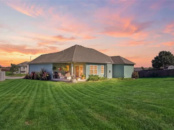 16911 Tucker Ct, Basehor, KS 66007