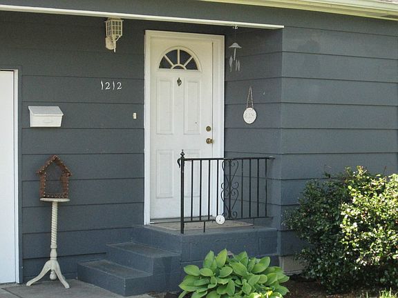3rd image of 1212 W Pear St