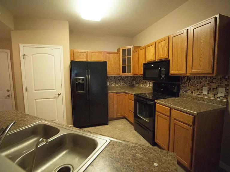Kitchen with all appliance to stay