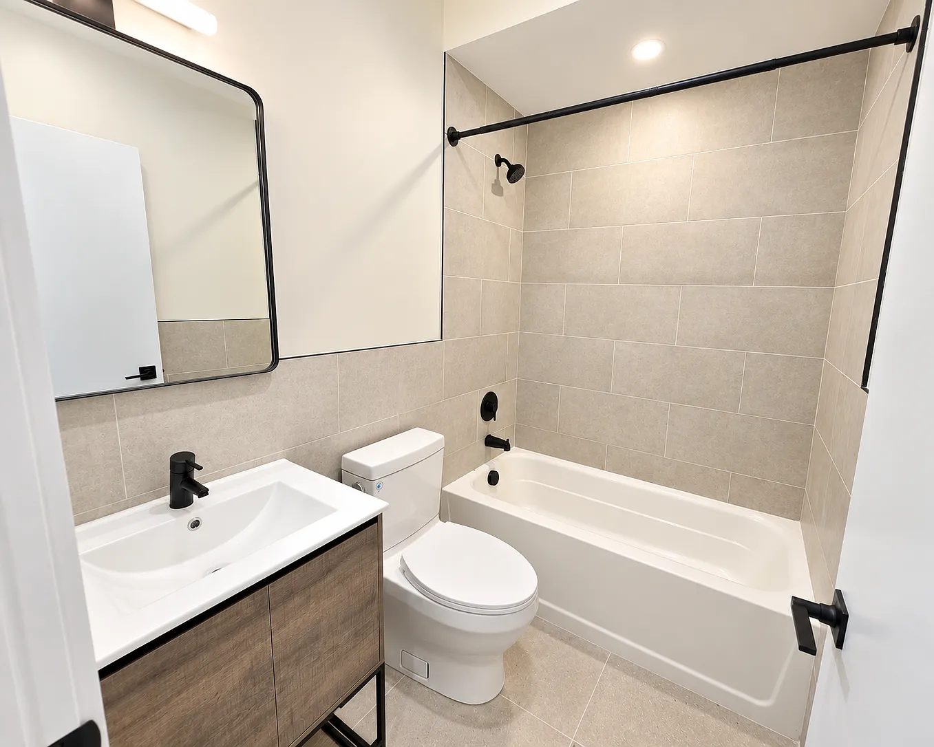 4 bed, 900 sqft, $3,100 — Photo 3