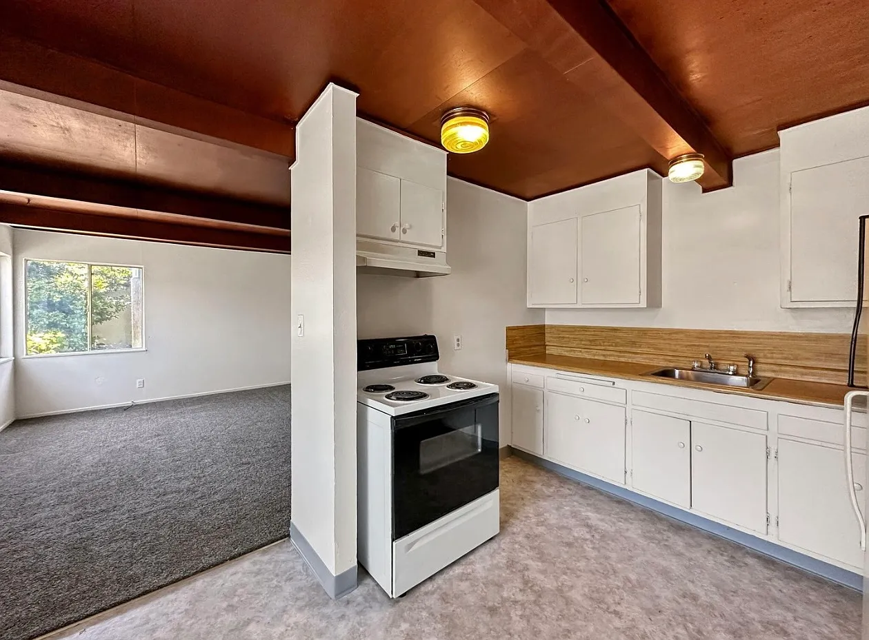 3 bed, 936 sqft, $1,850 — Photo 3