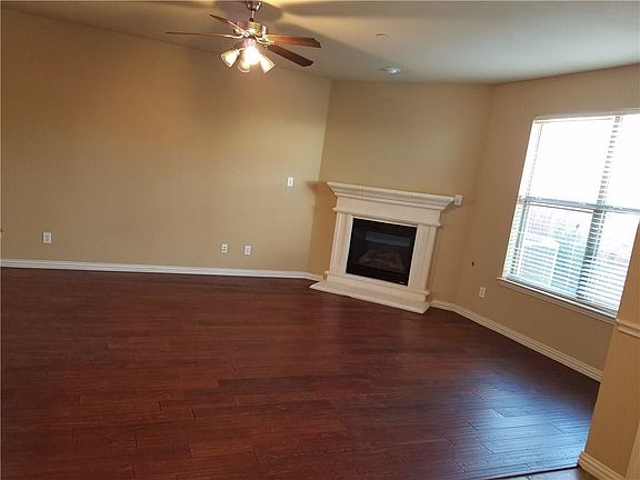 2nd image of 826 Apple Hill Dr