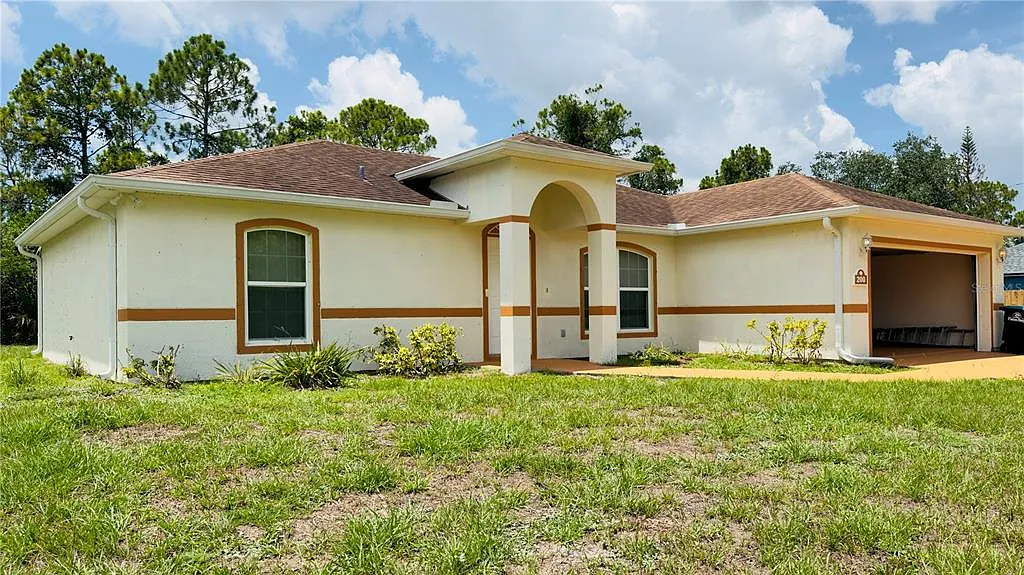 3 bed, 2.0 bath, 1312 sqft, $2,200 — Photo 2