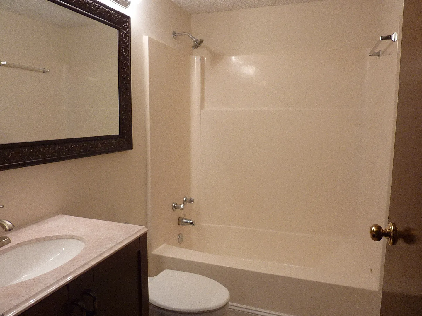 Waitlist for Aug2027Jul2028 Now Open! |2BR Condo Near UTK | Fort Sanders Area Parking Included — Photo 4