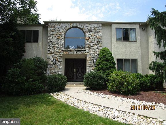 3rd image of 450 Cloverly Ln