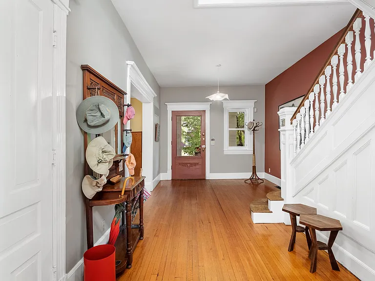 4388 McPherson Ave — Photo 1