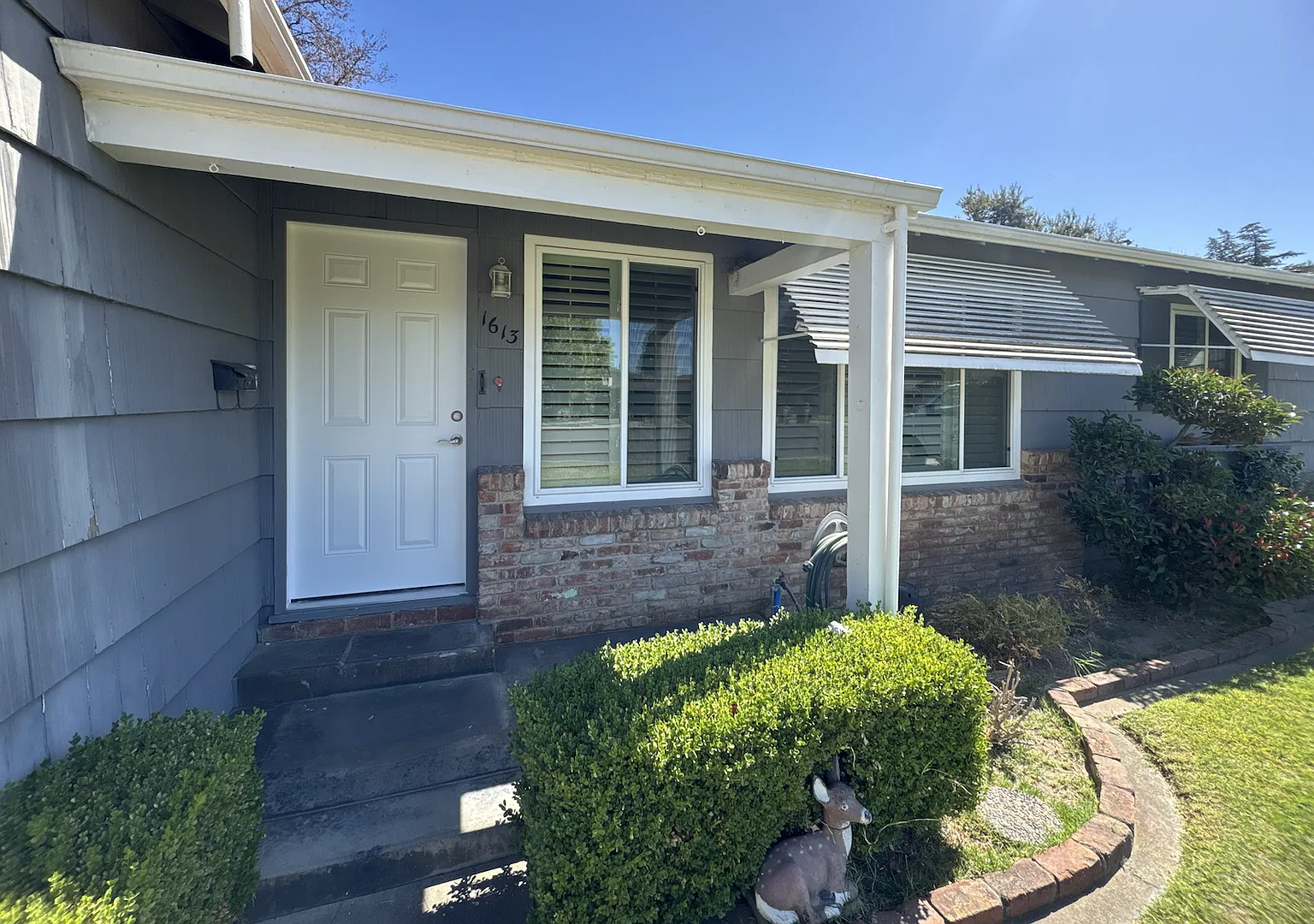 Charming Single Story 2 Bedroom Home in Established West Sac Neighborhood — Photo 2