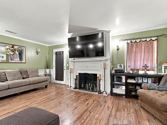 4th image of 406 W Spruce St