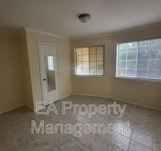 1220 Rosemont Ave NW — Photo 7