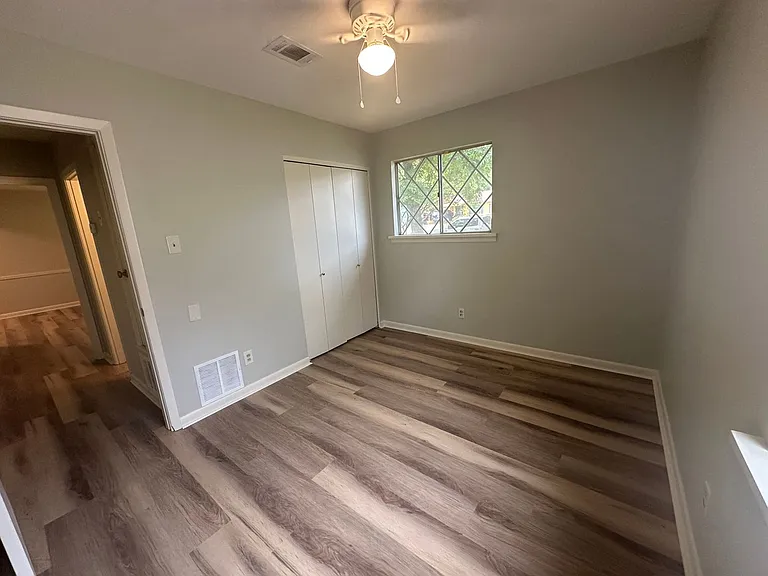 443 Janet Ln — Photo 16