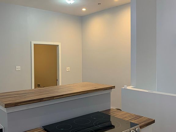 3rd image of 3433 S Giles Ave