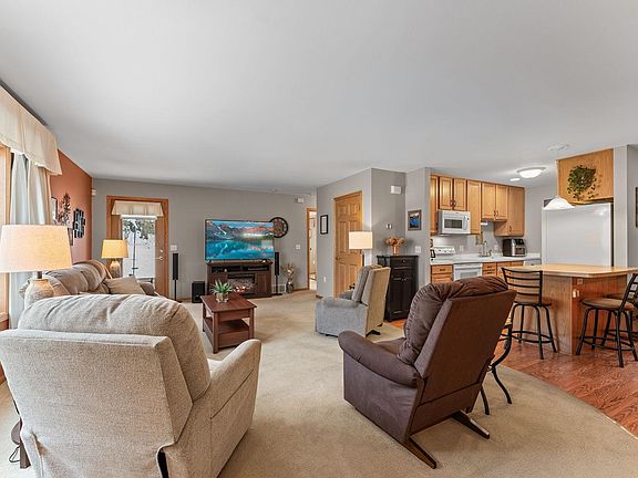 4th image of 1716 Hillcrest Dr