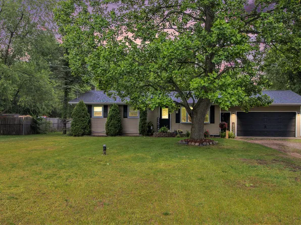 46915 Anthony St, Paw Paw, MI 49079