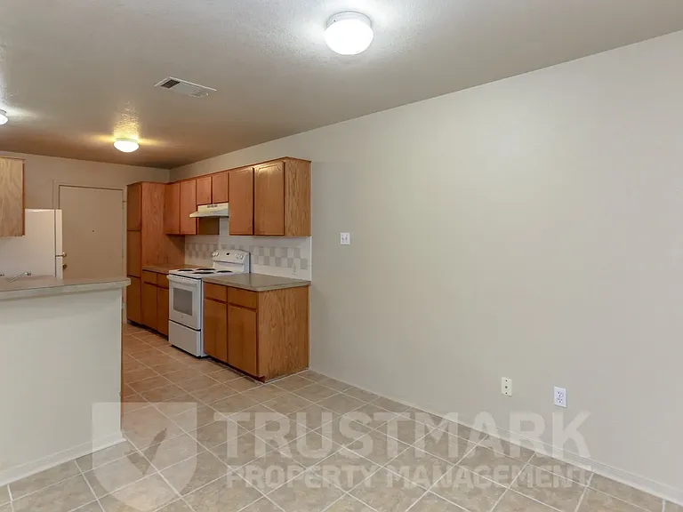 932 Maplewood St #B — Photo 5
