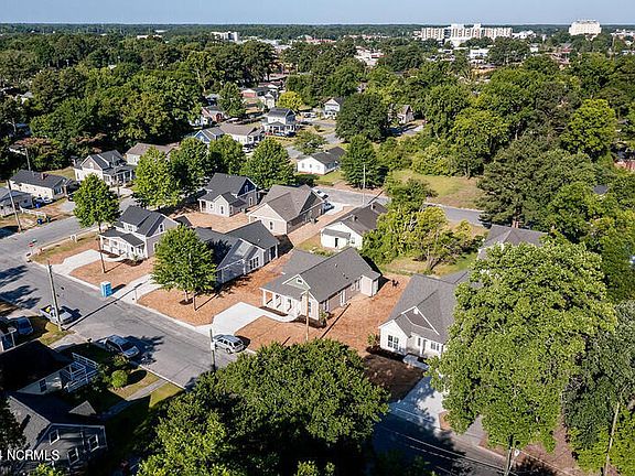 4th image of 806 Vanderbilt Lane